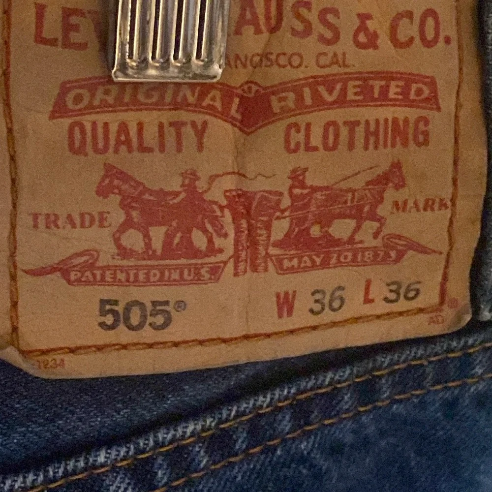 Levi’s 505 regular fit straight jeans size 35x36 (tag says 36x36)